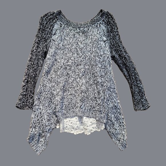 ˖ ݁ ˚ ₊𖥔⋆ Leifnotes 2010s grey handkerchief sweater with lace lining ⋆𖥔₊˚ ݁ ˖ - Picture 1 of 8